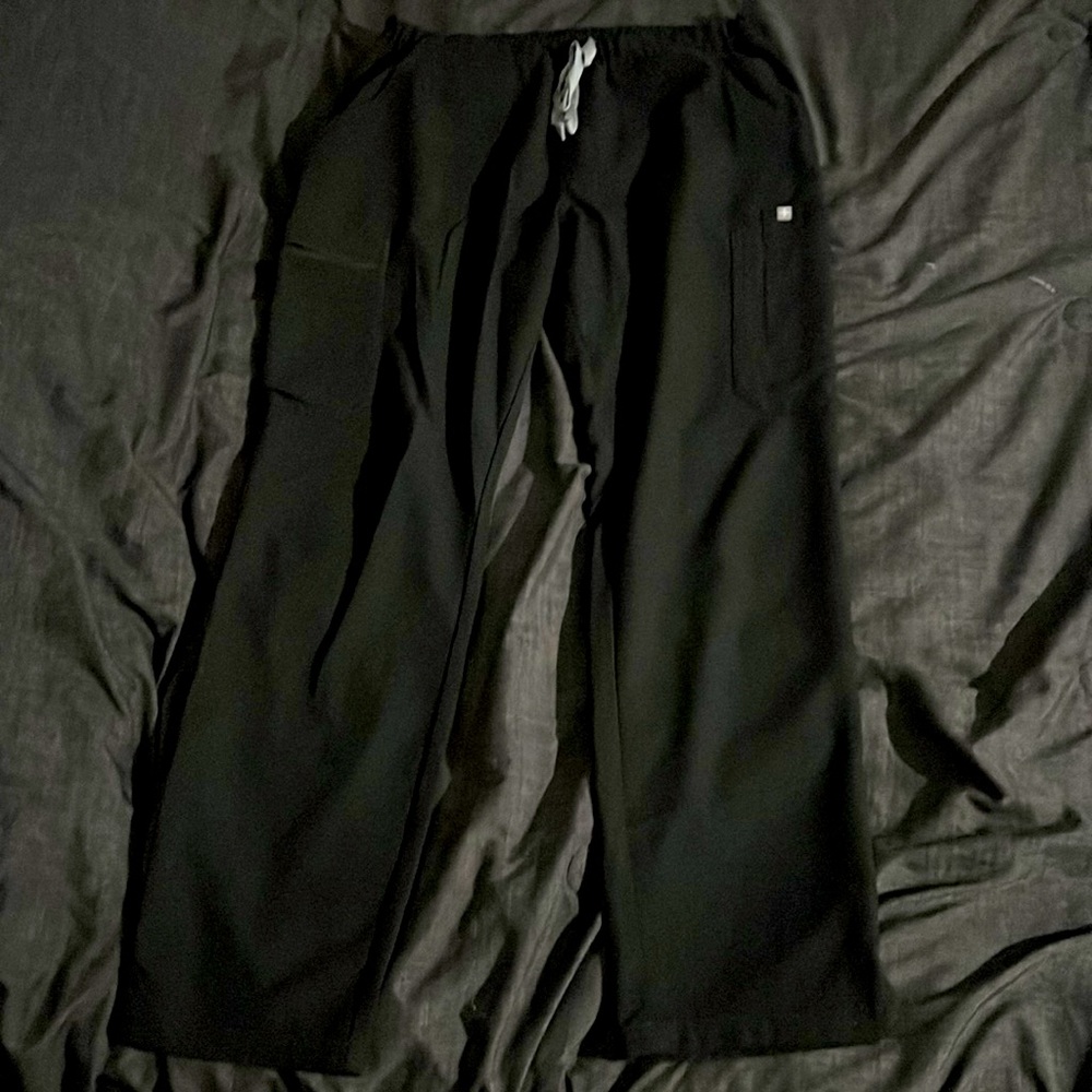 Figs Women’s Yola Skinny Scrub Pants in size Medium - Black